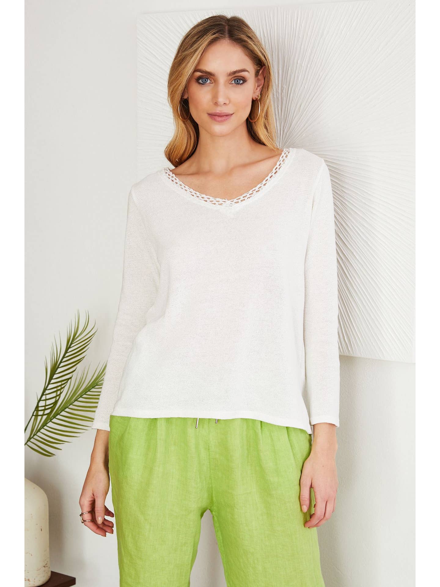 V-neck sweater with a crochet