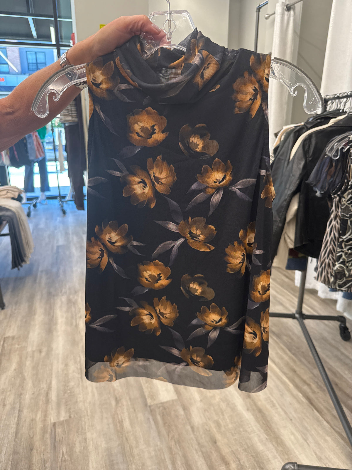 Yael Mesh Audi Top